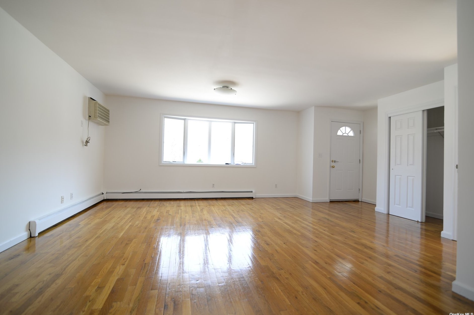 49-12 Enfield Pl, Flushing, NY 11364-1422