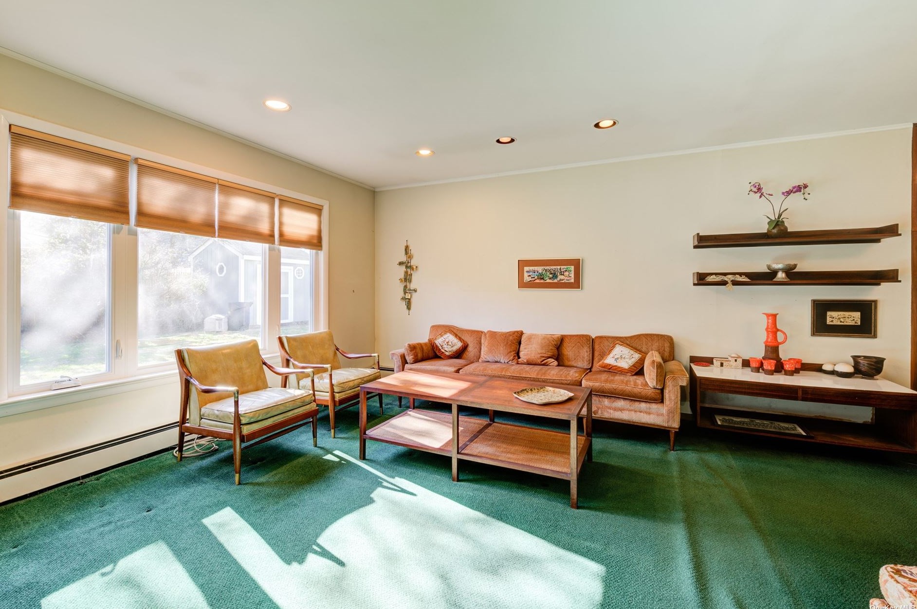 61 Mist Ln, Westbury, NY 11590