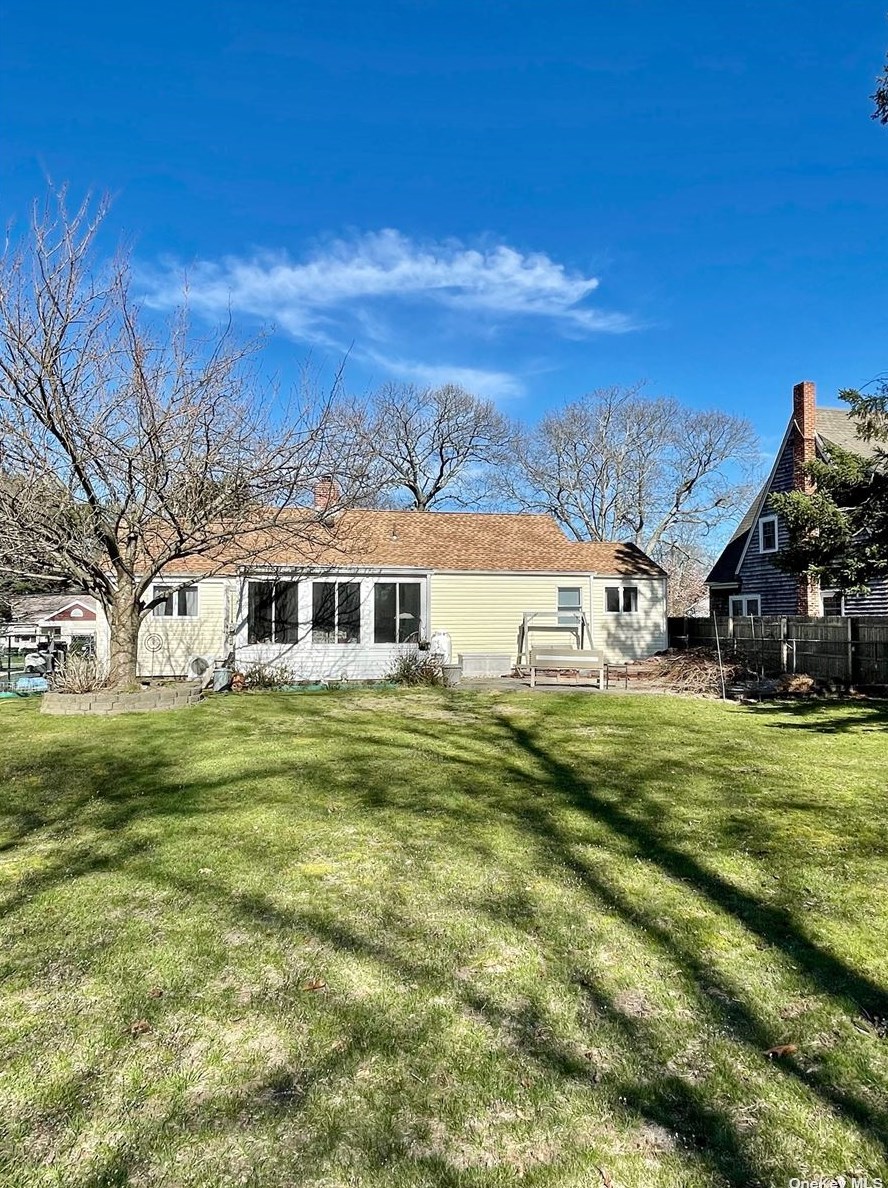 289 Howell Ave, Northampton, NY 11901-2517