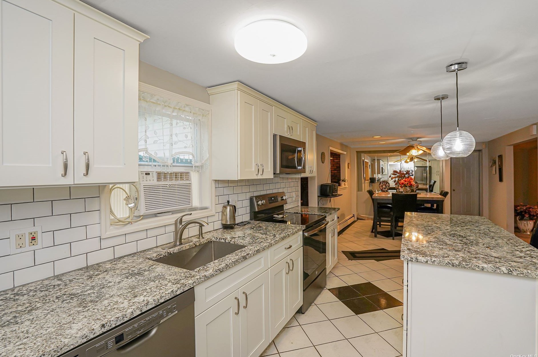 25 Amherst Rd, Hauppauge, NY 11779-4551