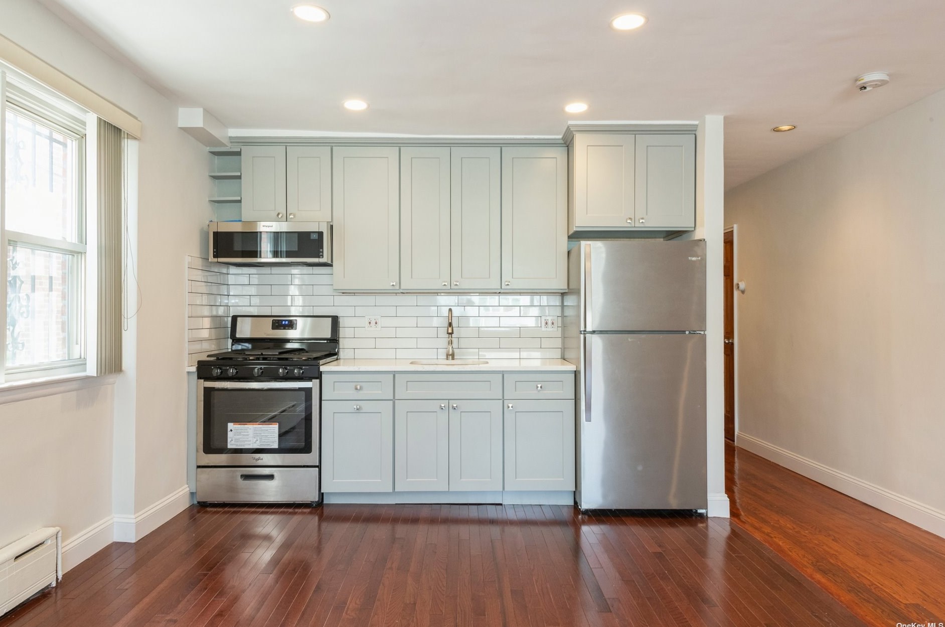 154-06 19th Ave, Flushing, NY 11357-3031