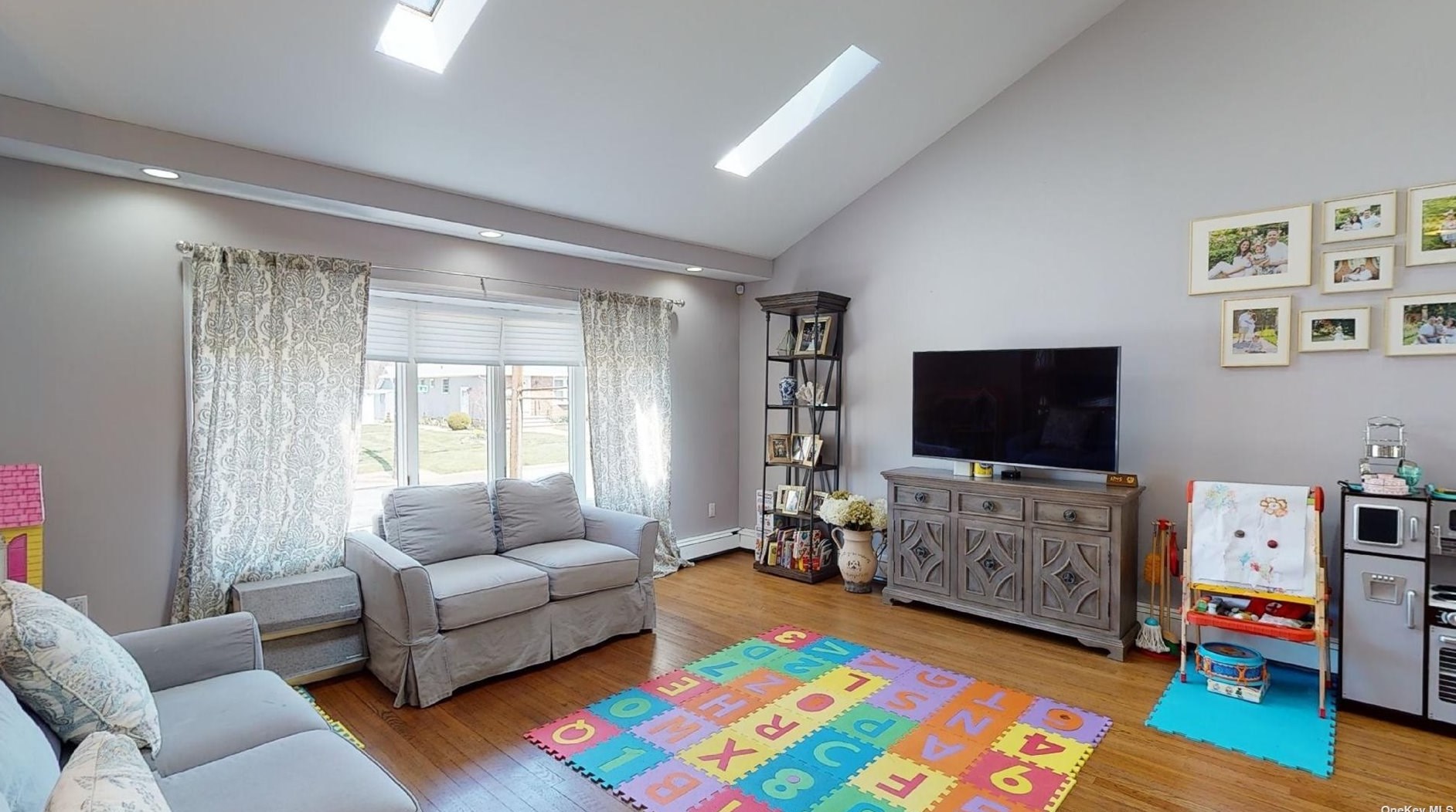 2450 Clinton St, North Bellmore, NY 11710-3933