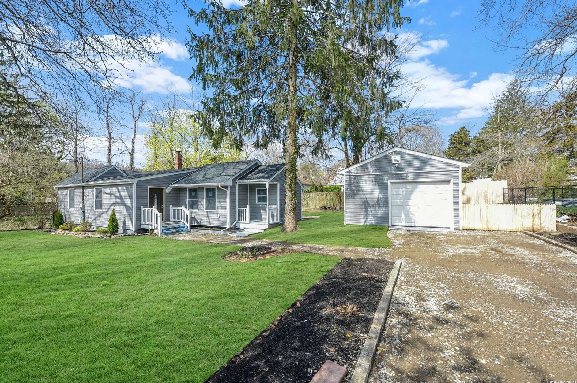 26 Kew Dr, Scotts Beach, NY 11789