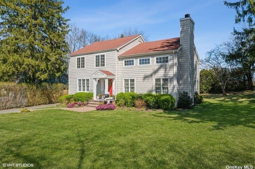 88 Knollwood Ave, Hunt, NY 11743-3431