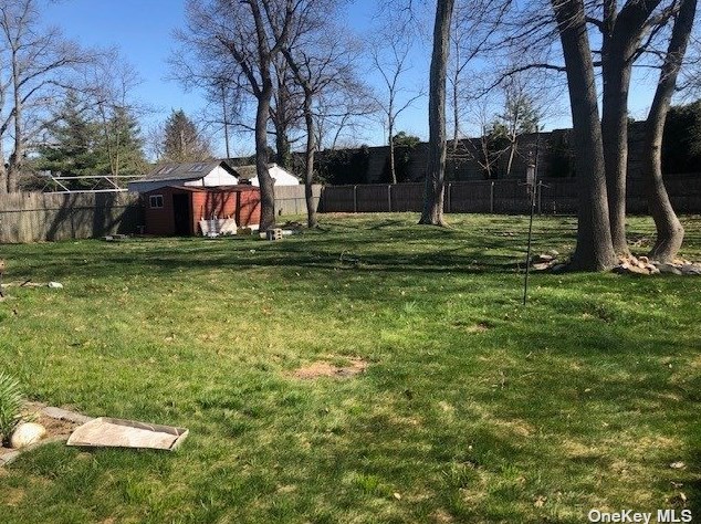 62 Thomas St, Pine Air, NY 11717-1217