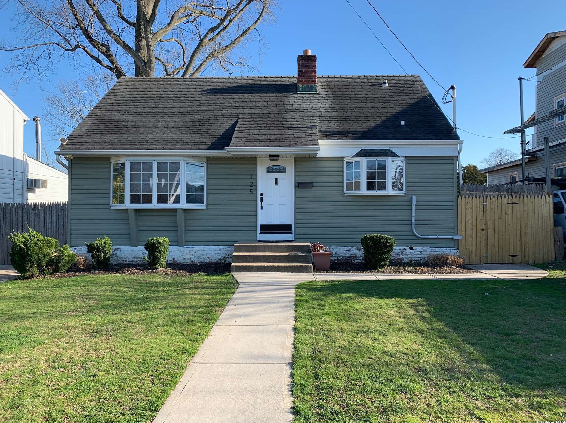 125 Casino St, Freeport, NY 11520-5325