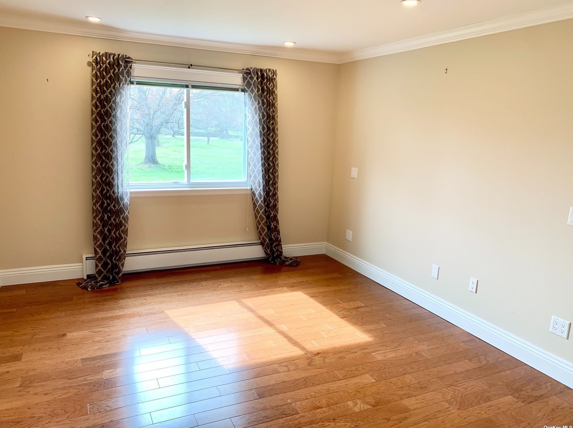 208 Drew Dr, Head Of The Harbor NY  11780-3306 exterior