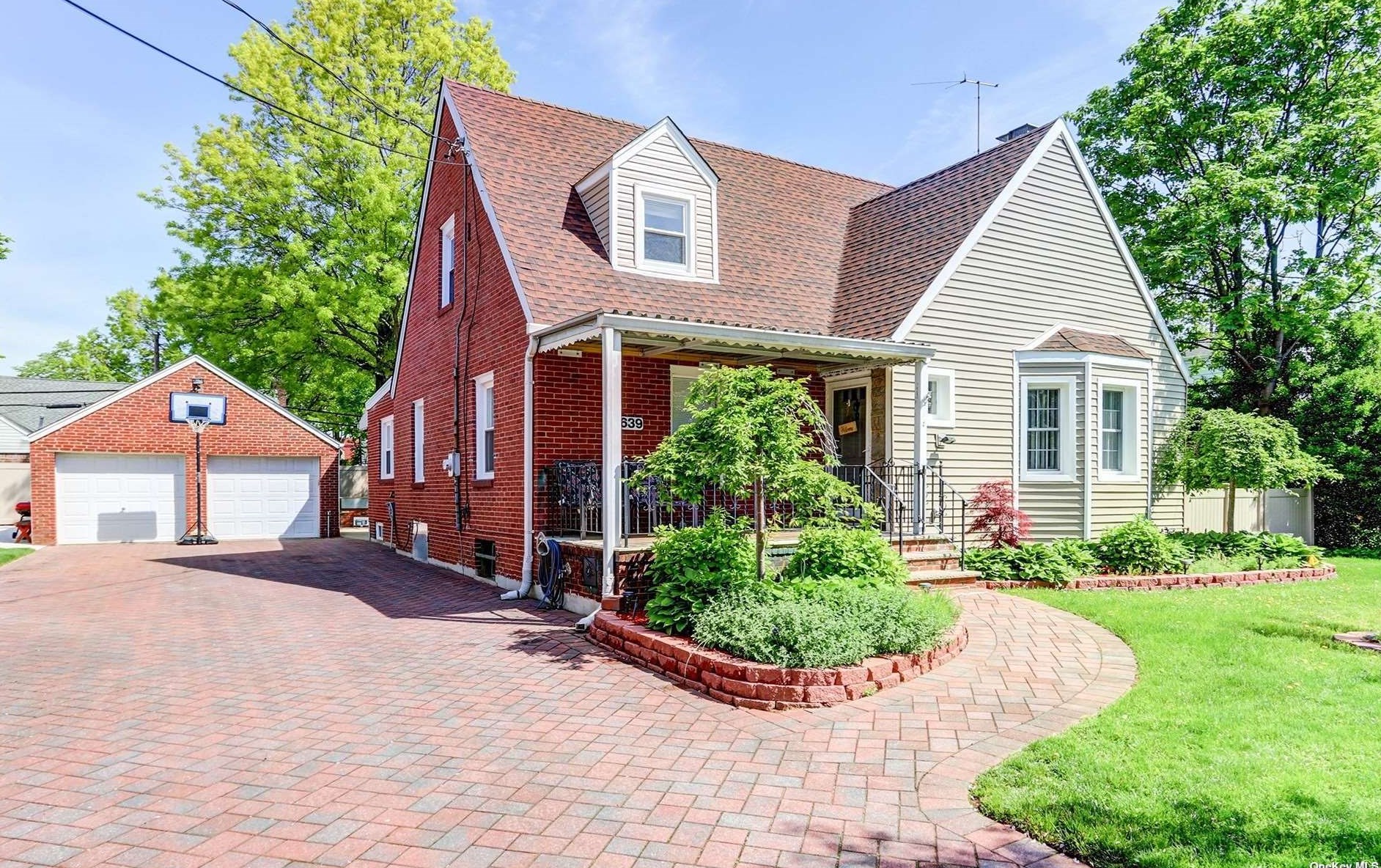 1639 Jasmine Ave, New Hyde Park, NY 11040