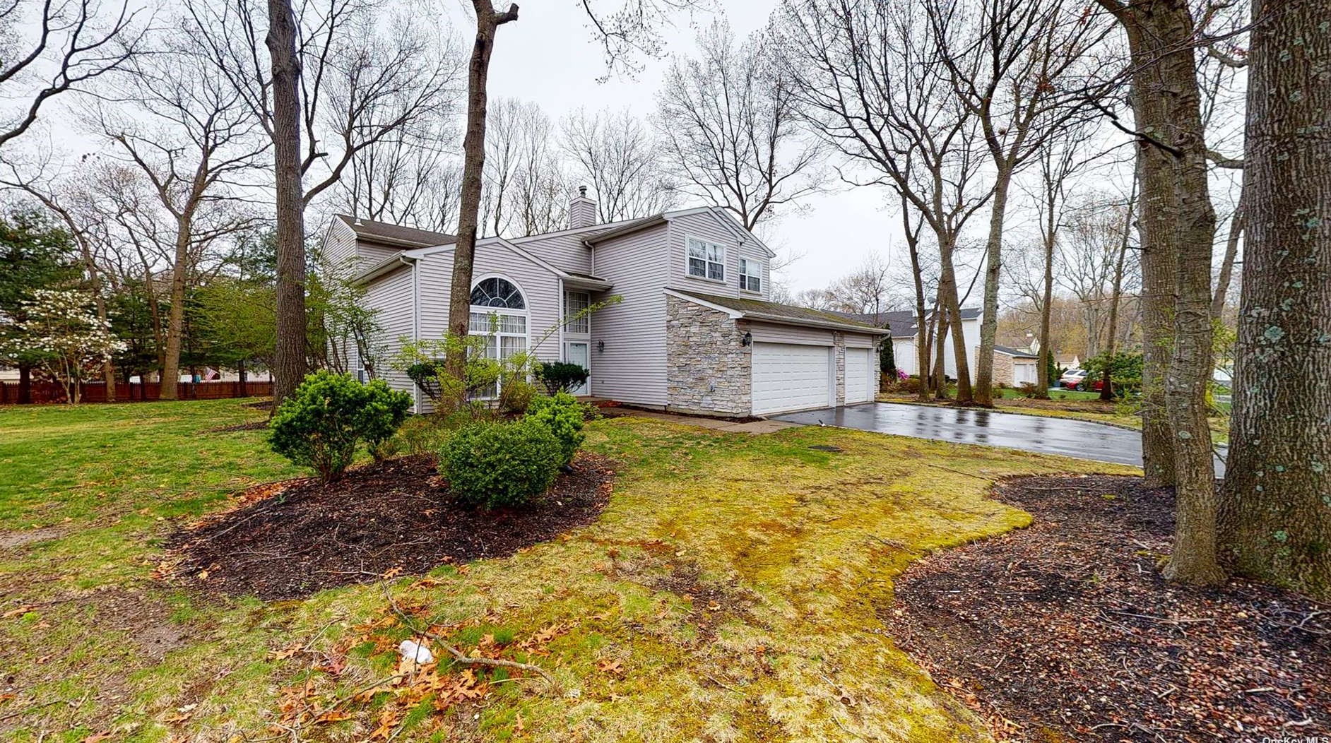 3 Arbor Field Way, Lake Grove, NY 11755
