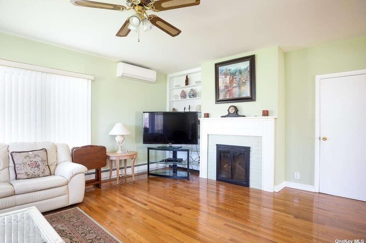 479 Guy Lombardo Ave, Freeport NY  11520-5605 exterior