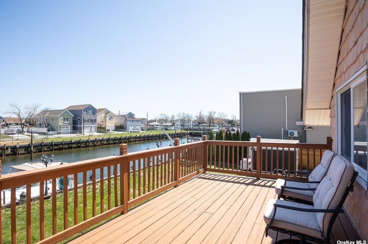 479 Guy Lombardo Ave, Freeport NY  11520-5605 exterior