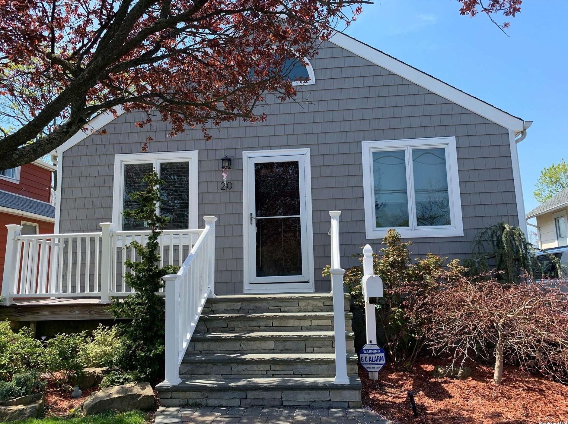 20 Lenox Ave, Freeport, NY 11520-1835