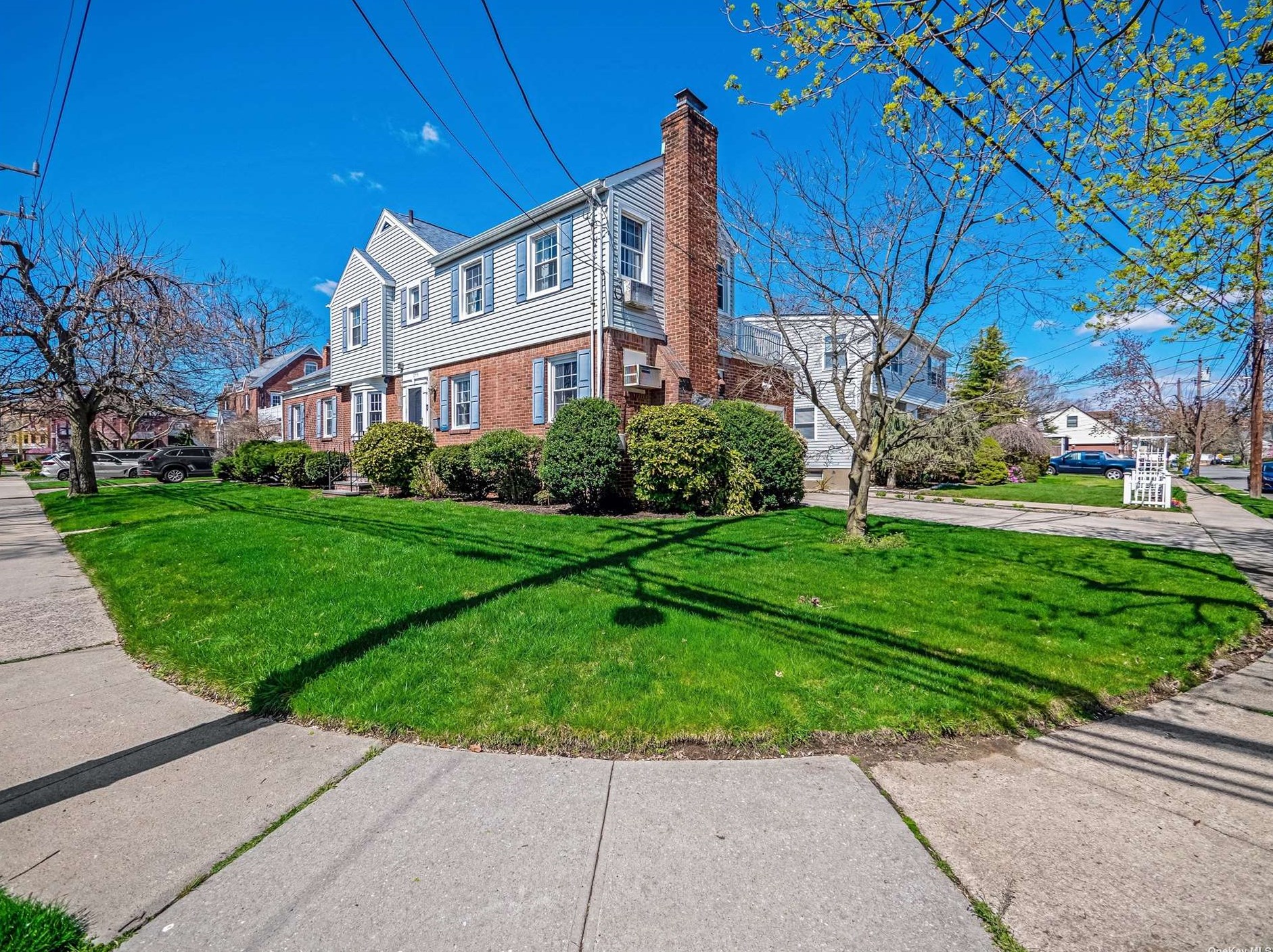 235 Scranton Ave, Lynbrook, NY 11563-2941