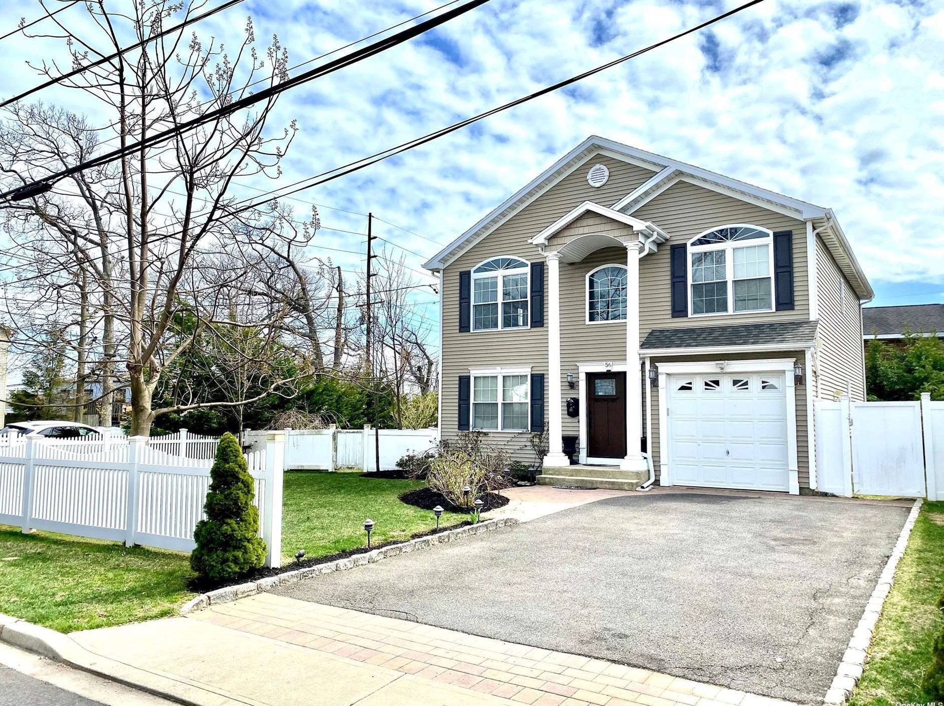 56 Cedar St, East Massapequa, NY 11758-5727