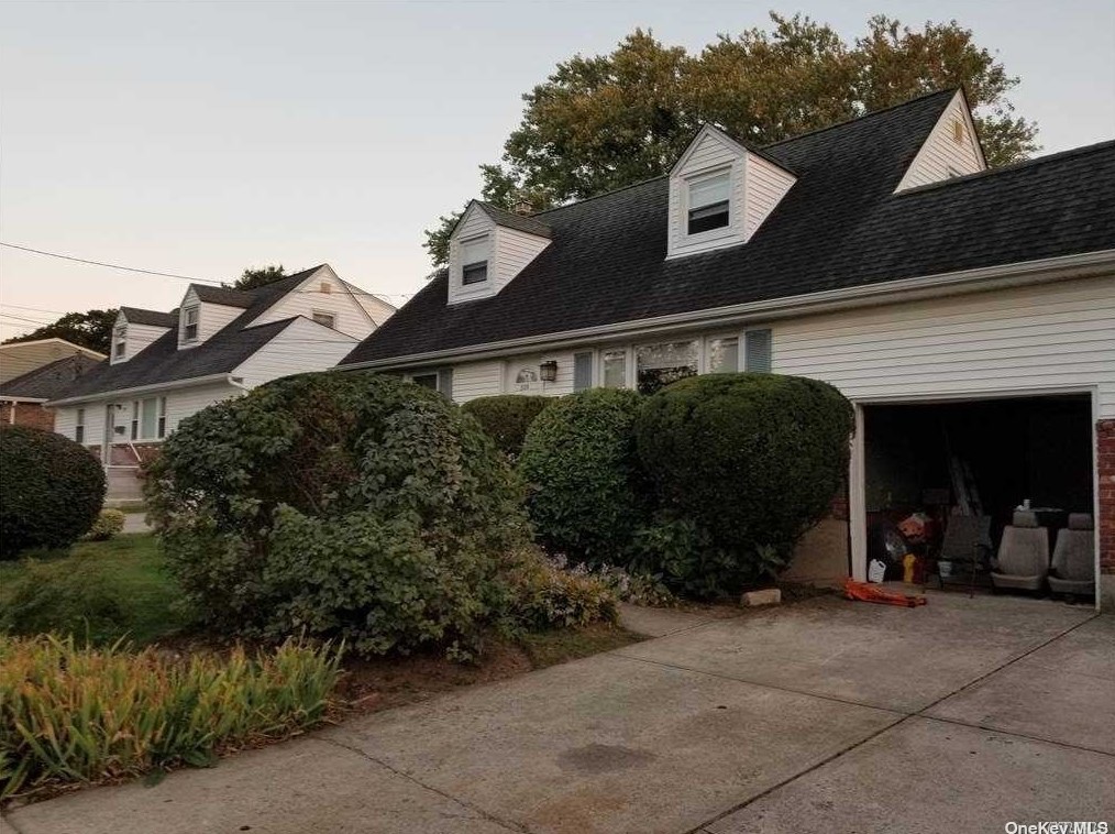 509 Lafayette Ave, Rockville Centre, NY 11570-3410