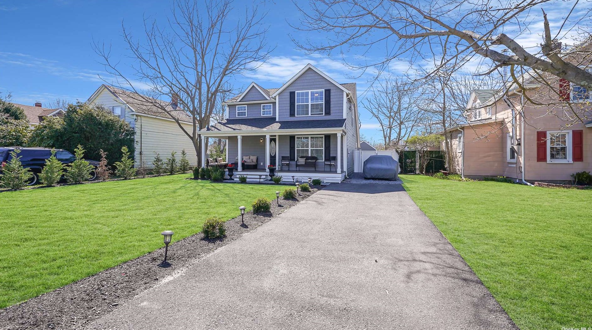 62 Rollstone Ave, West Sayville, NY 11796