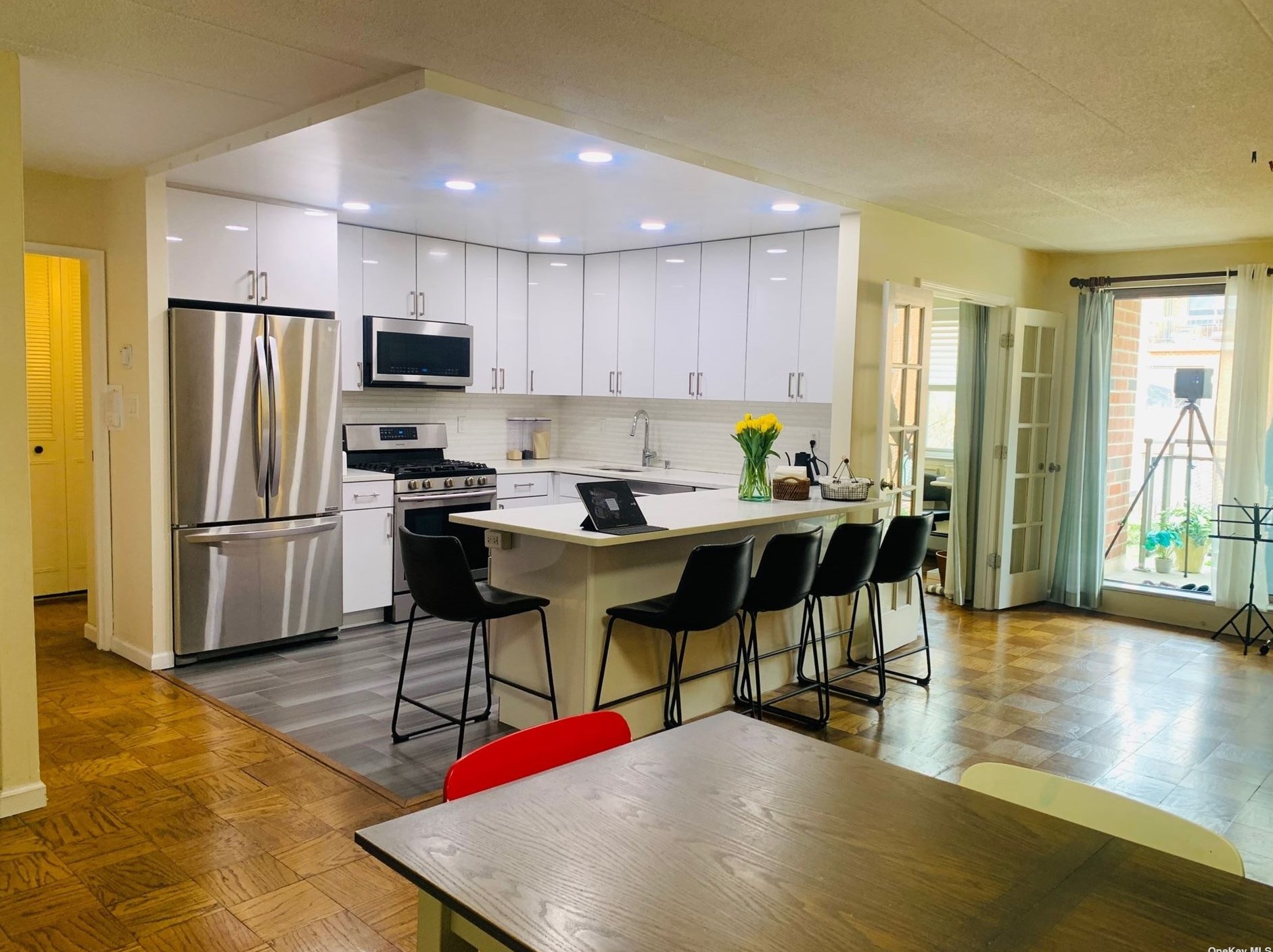 10 Ipswich Ave #2j, Great Neck, NY 11021