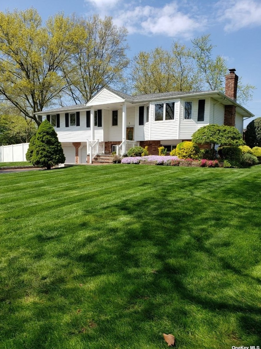 1 Kirkland Dr, Greenlawn NY  11740-2113 exterior