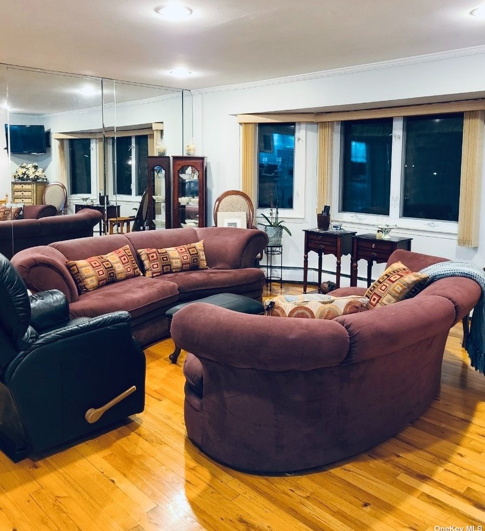 1 Kirkland Dr, Greenlawn NY  11740-2113 exterior