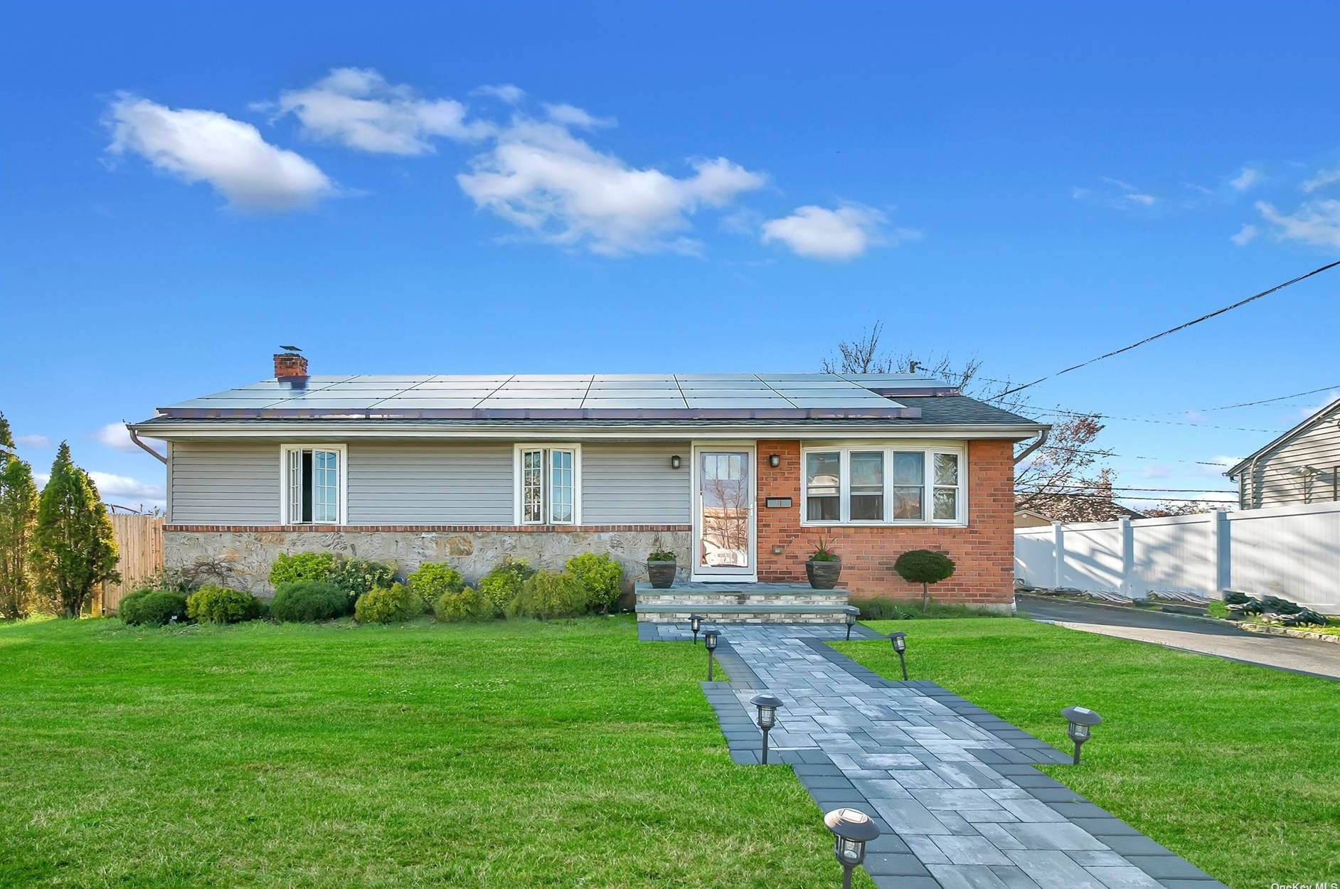 61 Morris Dr, Hempstead, NY 11554-1316