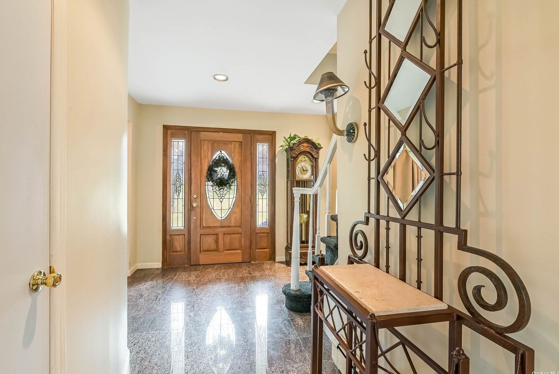 19 Sands Ln, Prt Jefferson Station, NY 11777-1112