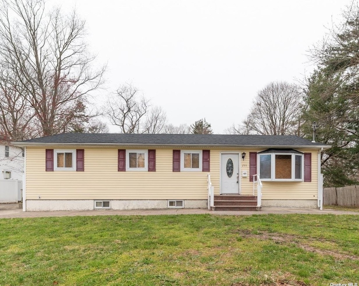 259 Nicolls Rd, Wheatley Heights, NY 11798