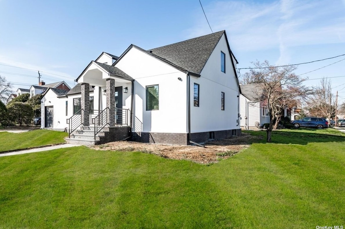 309 Felter Ave, Woodsburgh, NY 11598