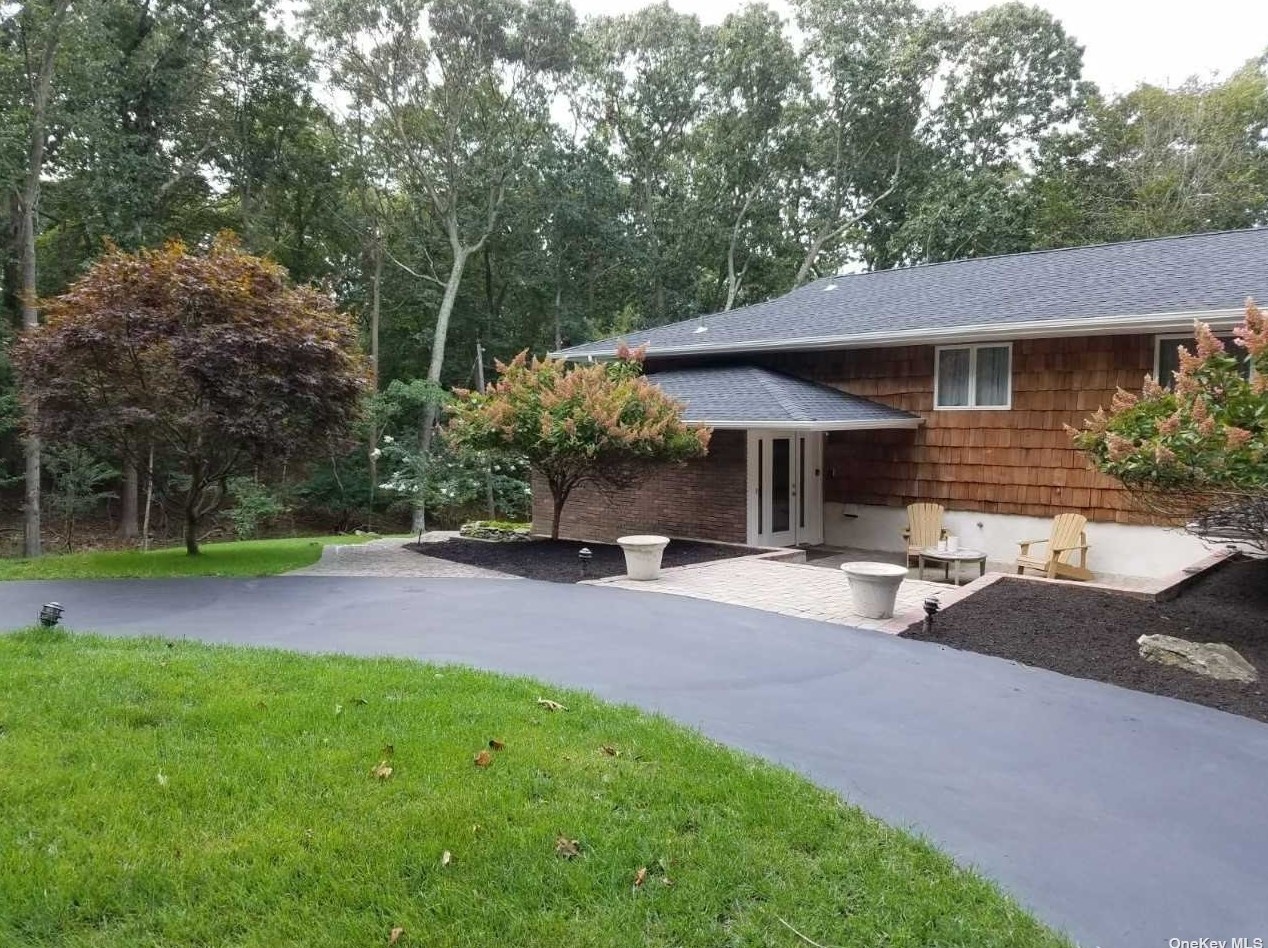 4 Hawks Nest, Head Of The Harbor, NY 11780-4101