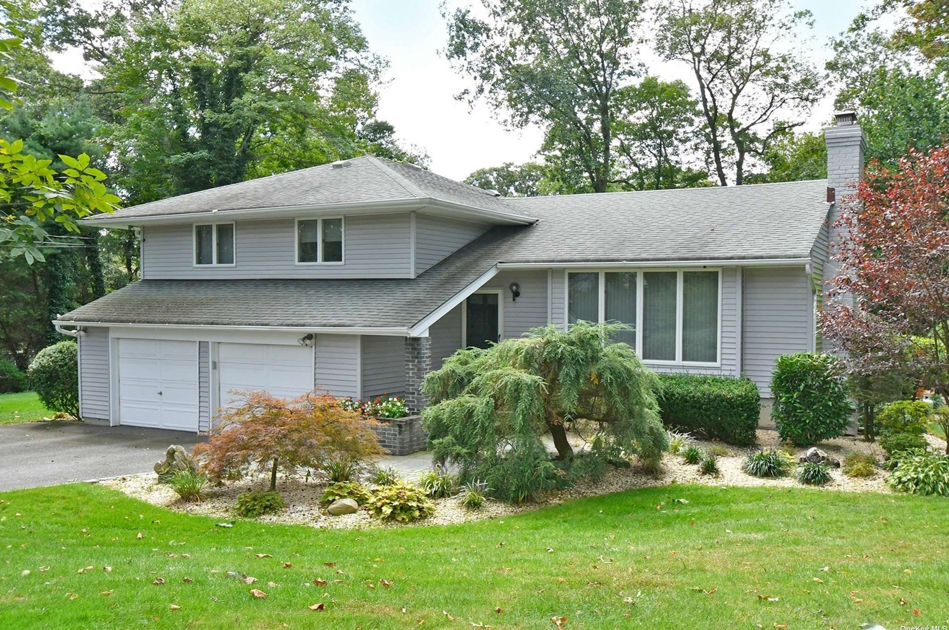 21 Sandra Dr, Huntington Station, NY 11746