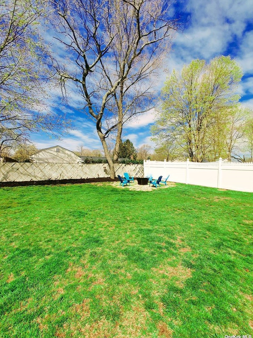 7 Marlboro Dr, Prt Jefferson Station NY  11776-3314 exterior