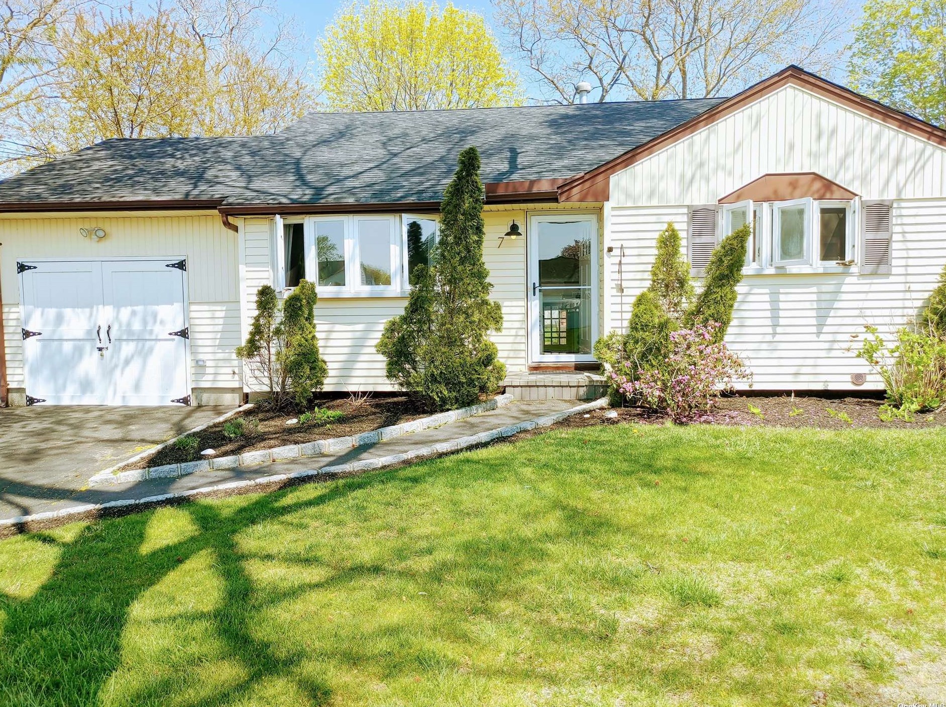 7 Marlboro Dr, Prt Jefferson Station NY  11776-3314 exterior