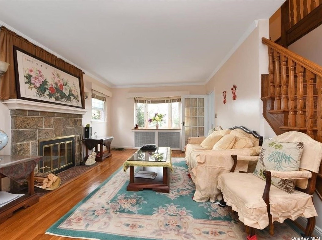 5829 215th St, Flushing, NY 11364-1839