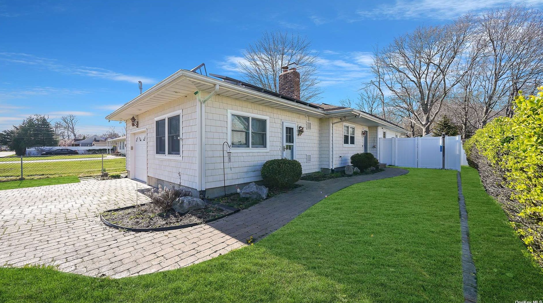 47 Edgewater Dr, Old Mastic, NY 11951-2101