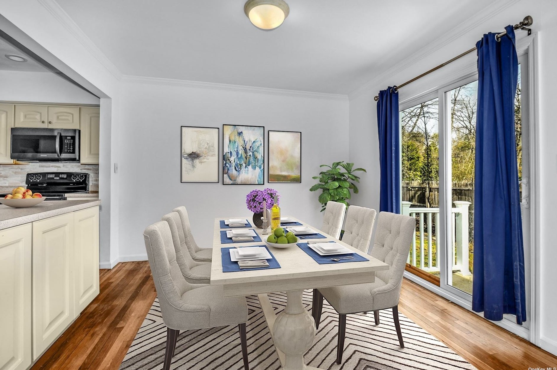 211 Oakwood Rd, Hunt NY  11743-4252 exterior