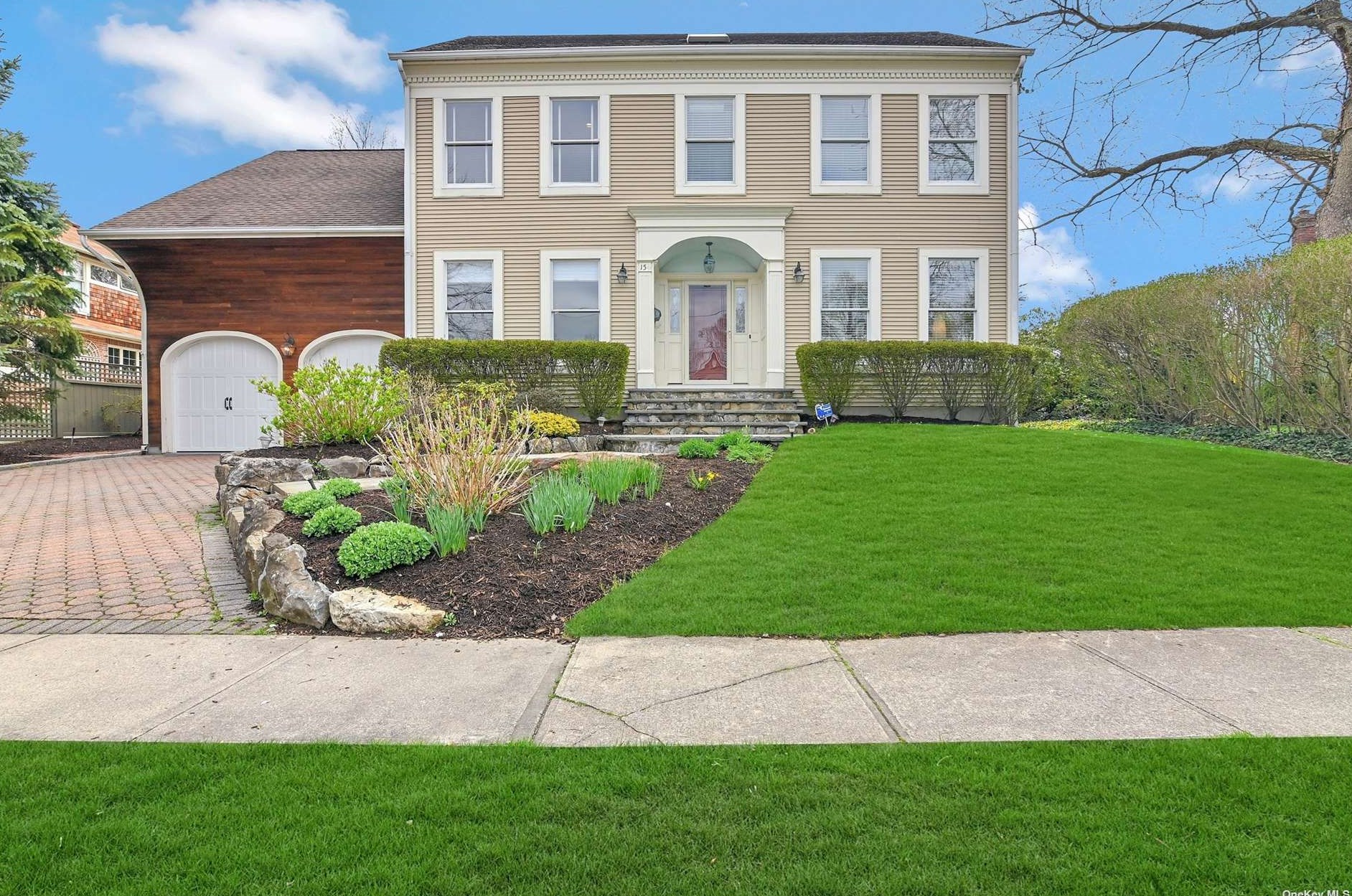 154 Burr Ave, Northport, NY 11768