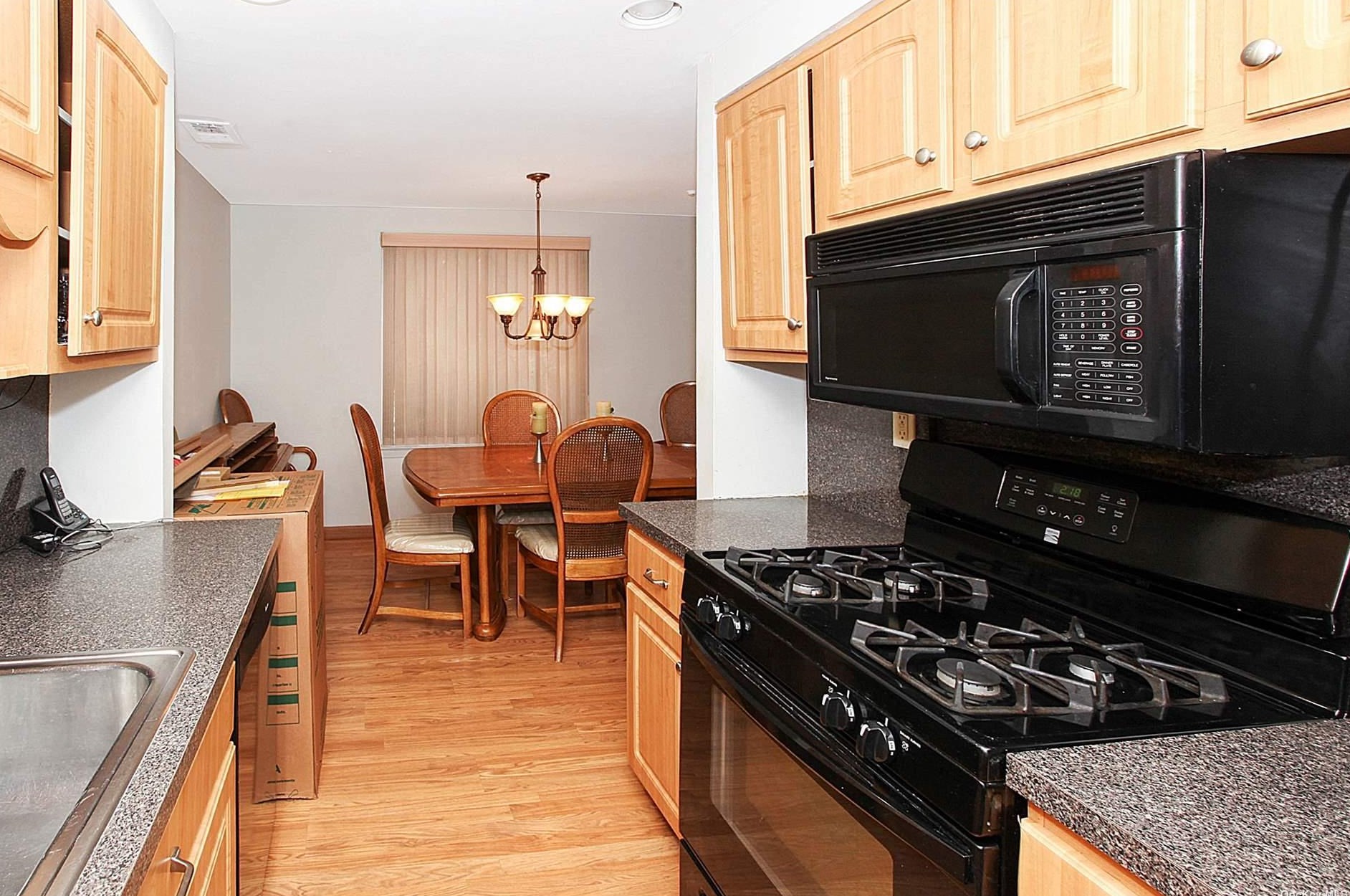 157 Golf Ln, Gordon Heights, NY 11763-1246