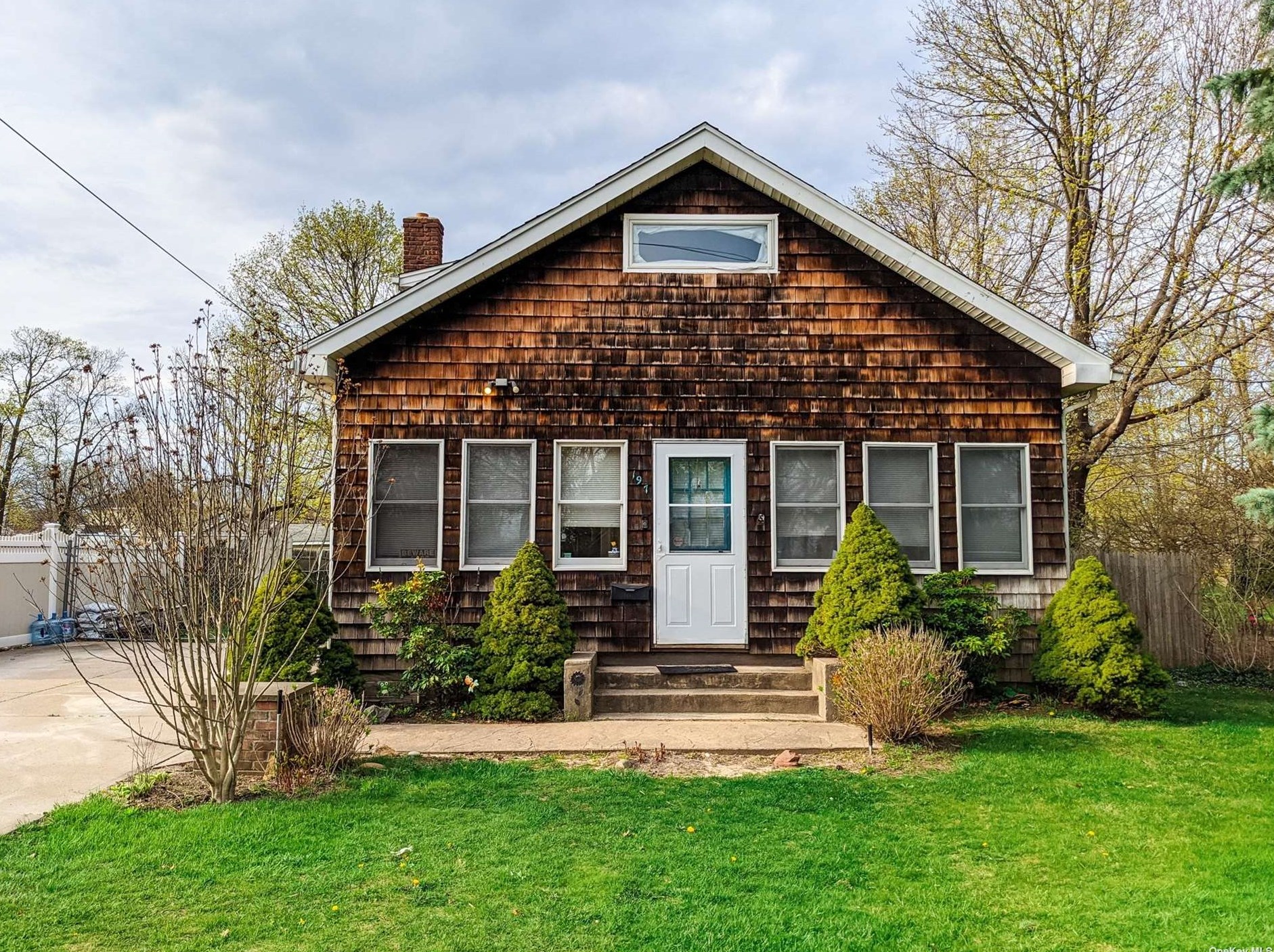 197 Oak St, Canaan Lake, NY 11772-2928