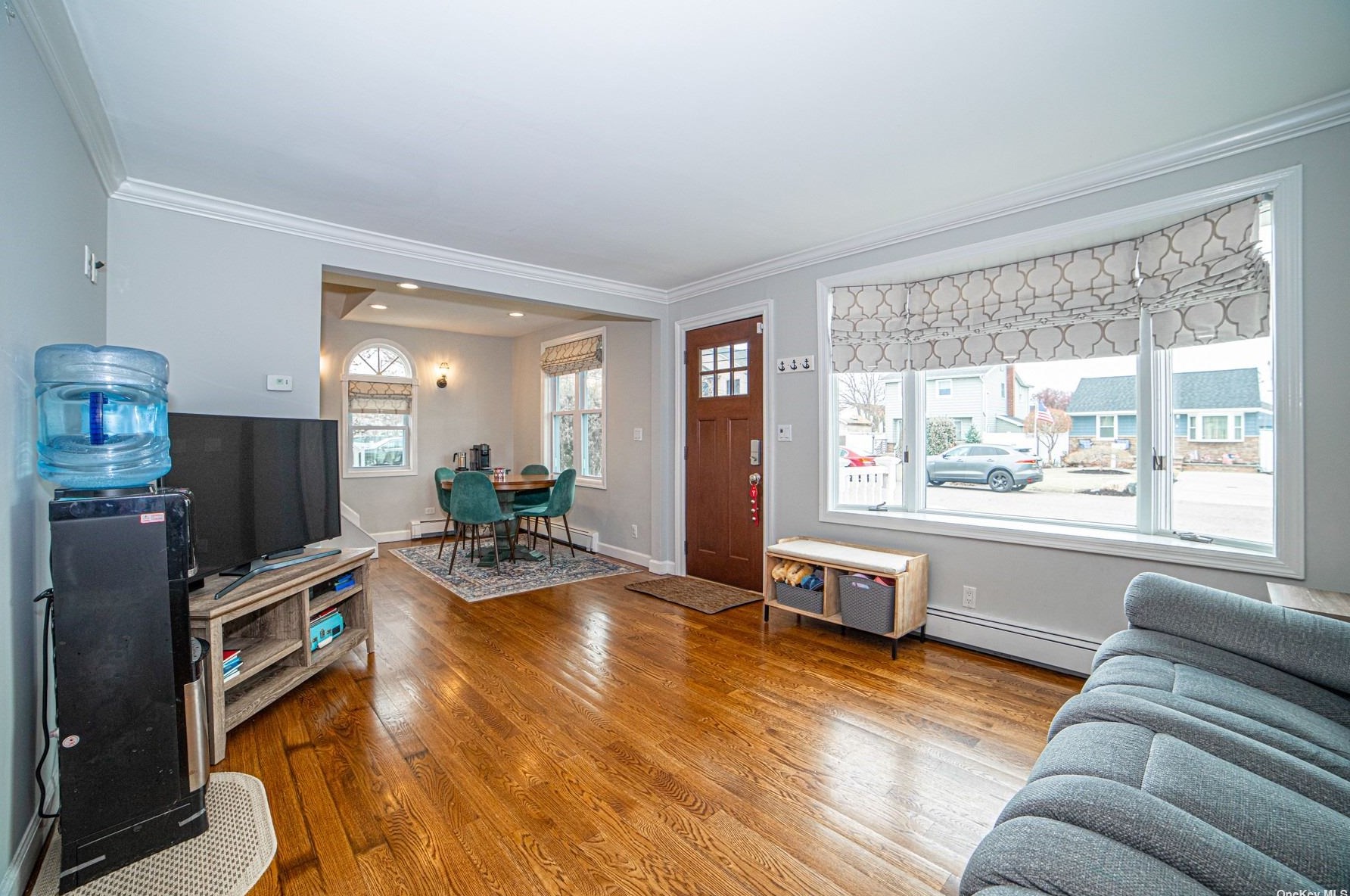 43 Tameling Ave, Babylon, NY 11702