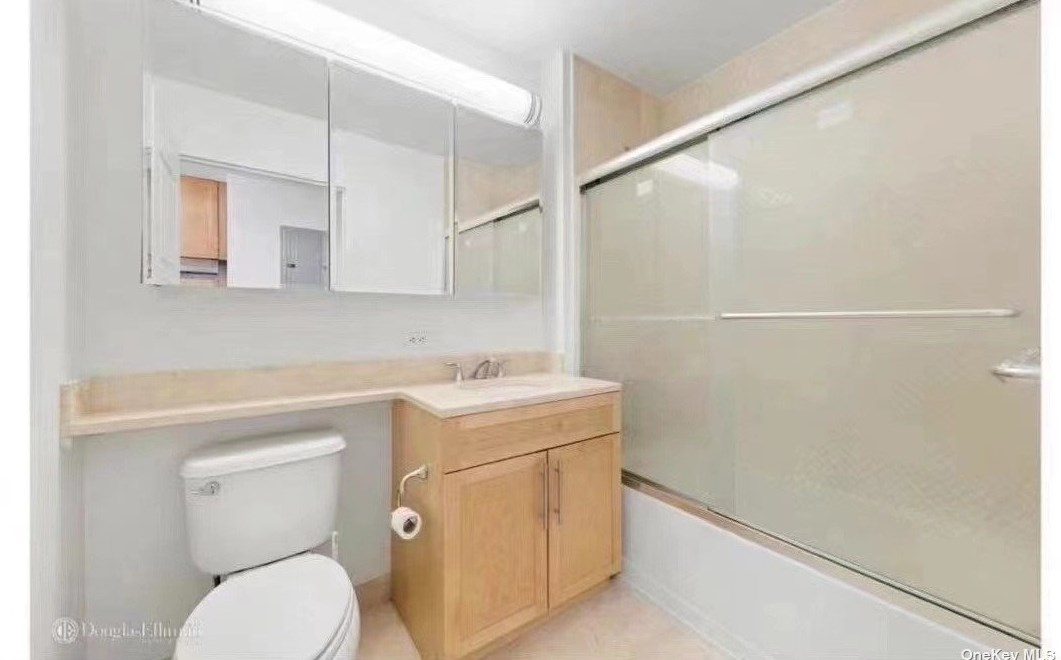 40-28 College Point Blvd, Flushing NY  11354-1138 exterior