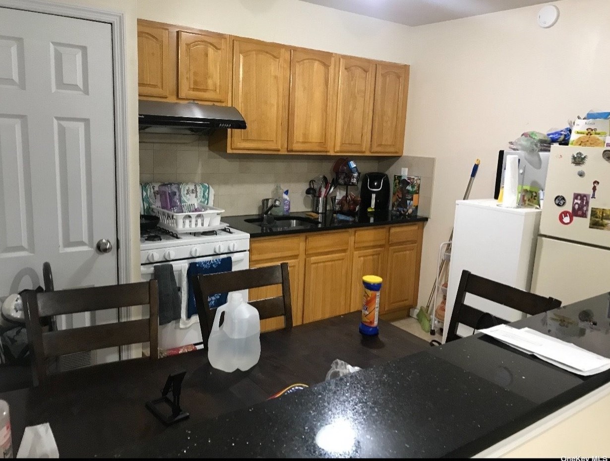 70-03 Grand Ave #2f, Flushing, NY 11378