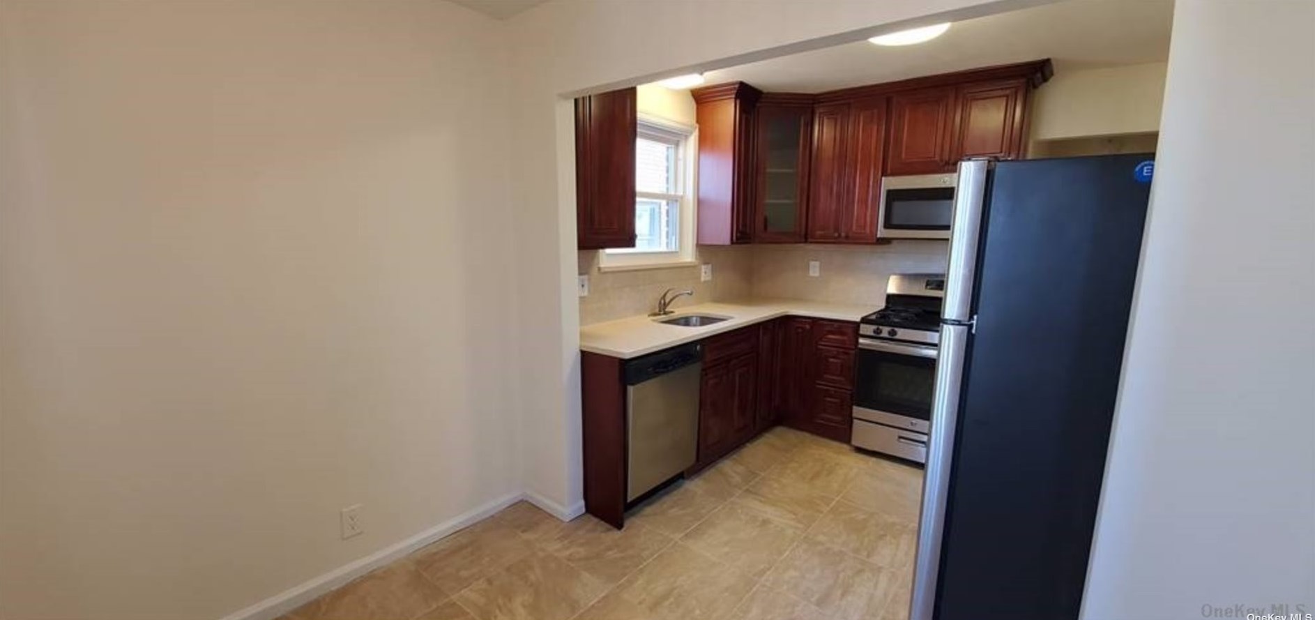 154-12 19th Ave, Flushing, NY 11357-3031