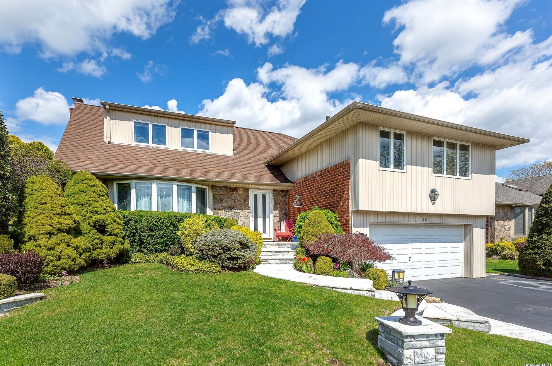 10 Mesa Rd, Syosset, NY 11791-6905