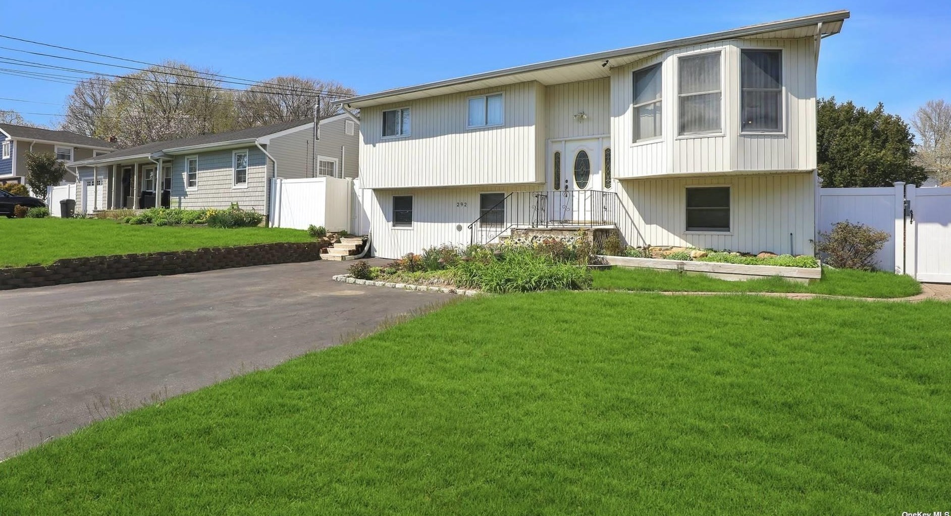 292 Concord St, Huntington Station, NY 11746