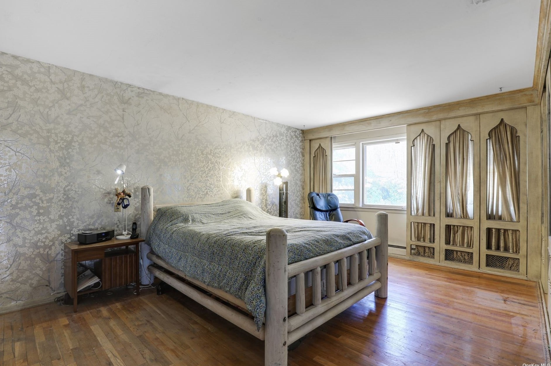 11 Sorgi Ct, Hicksville NY  11803-1822 exterior