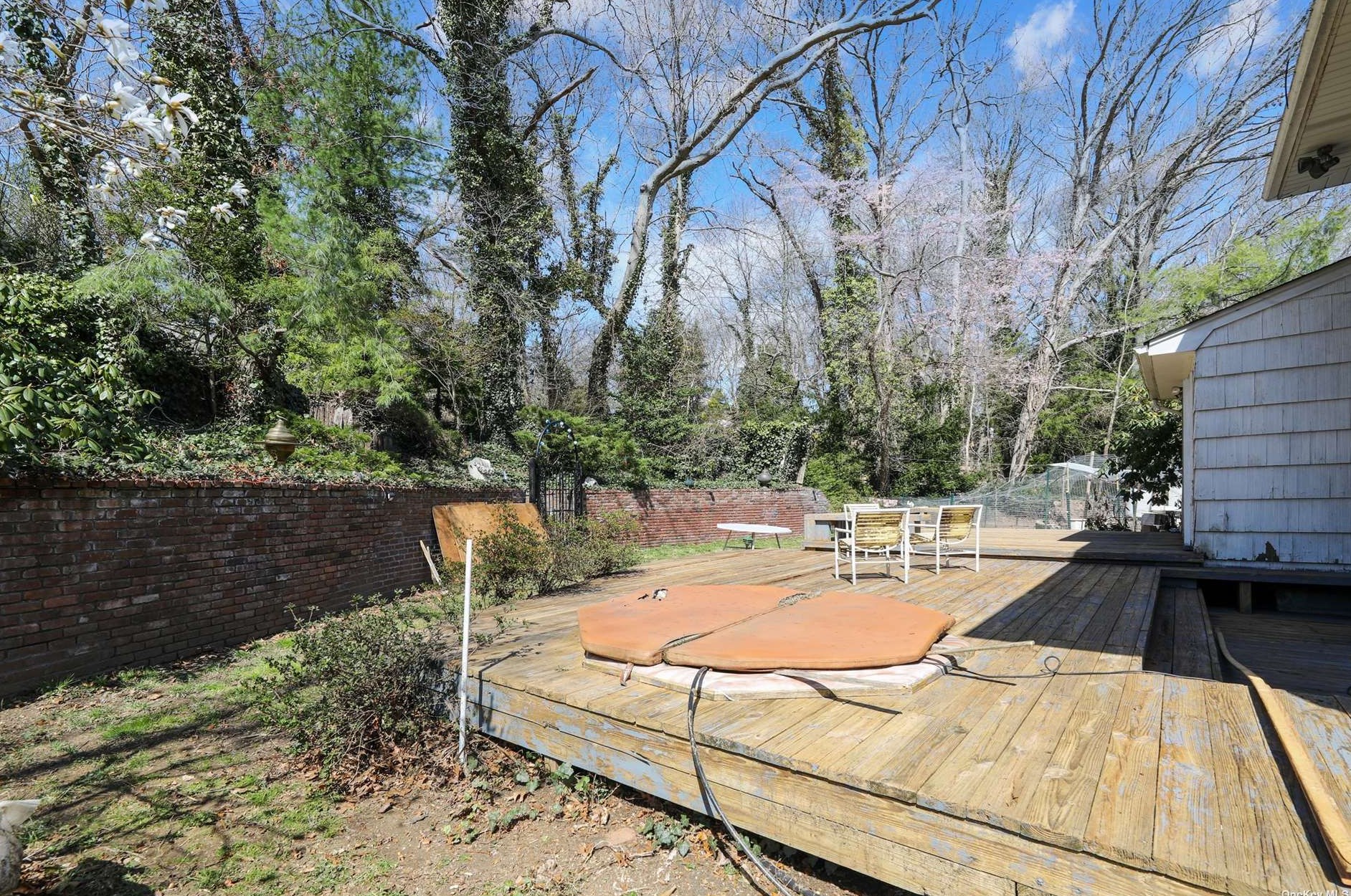 11 Sorgi Ct, Hicksville NY  11803-1822 exterior