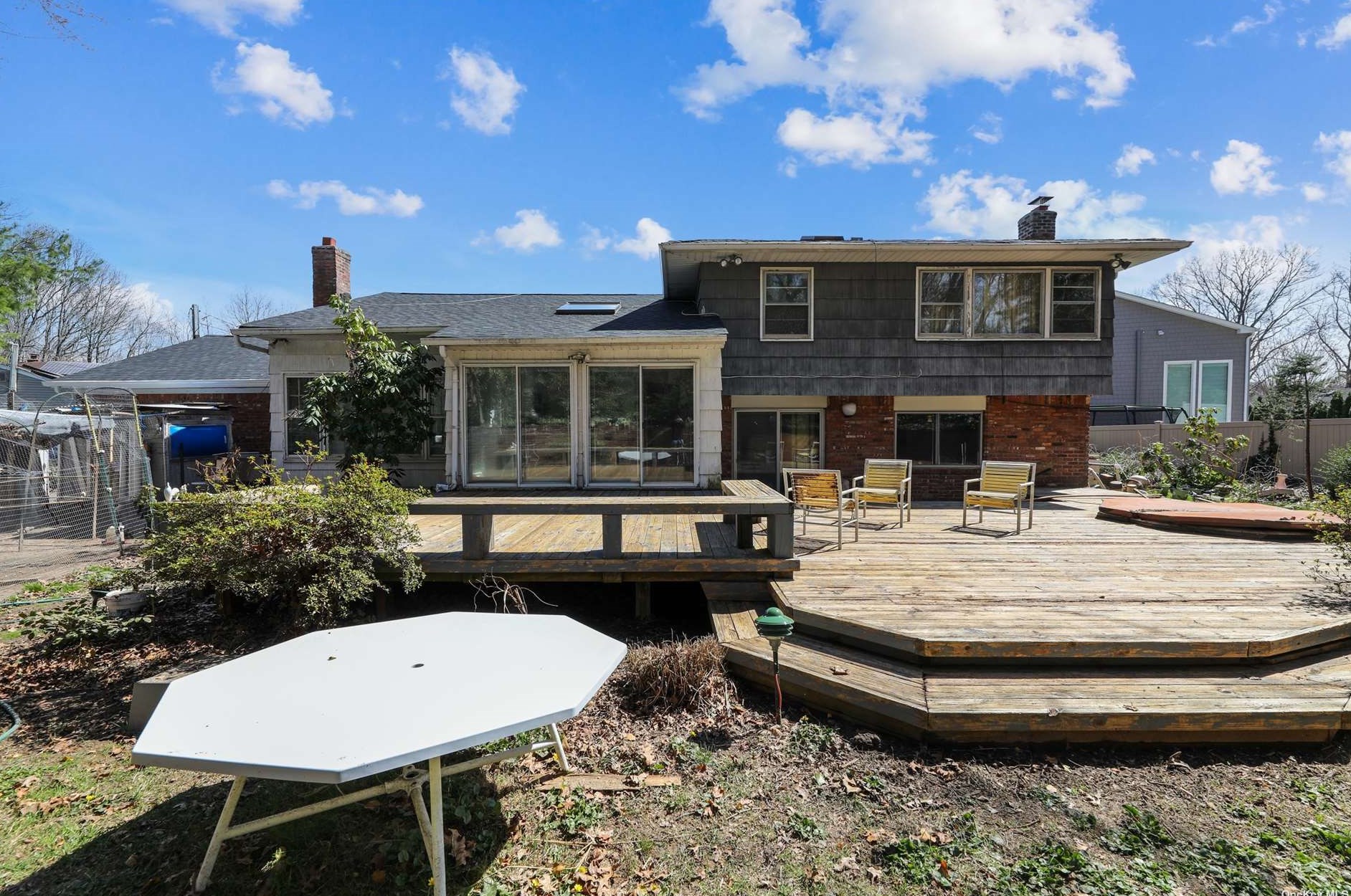11 Sorgi Ct, Hicksville NY  11803-1822 exterior