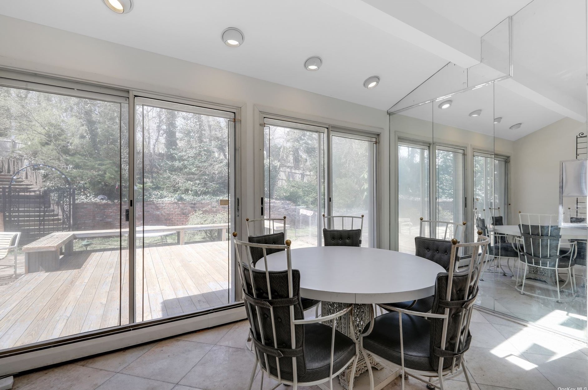 11 Sorgi Ct, Hicksville NY  11803-1822 exterior