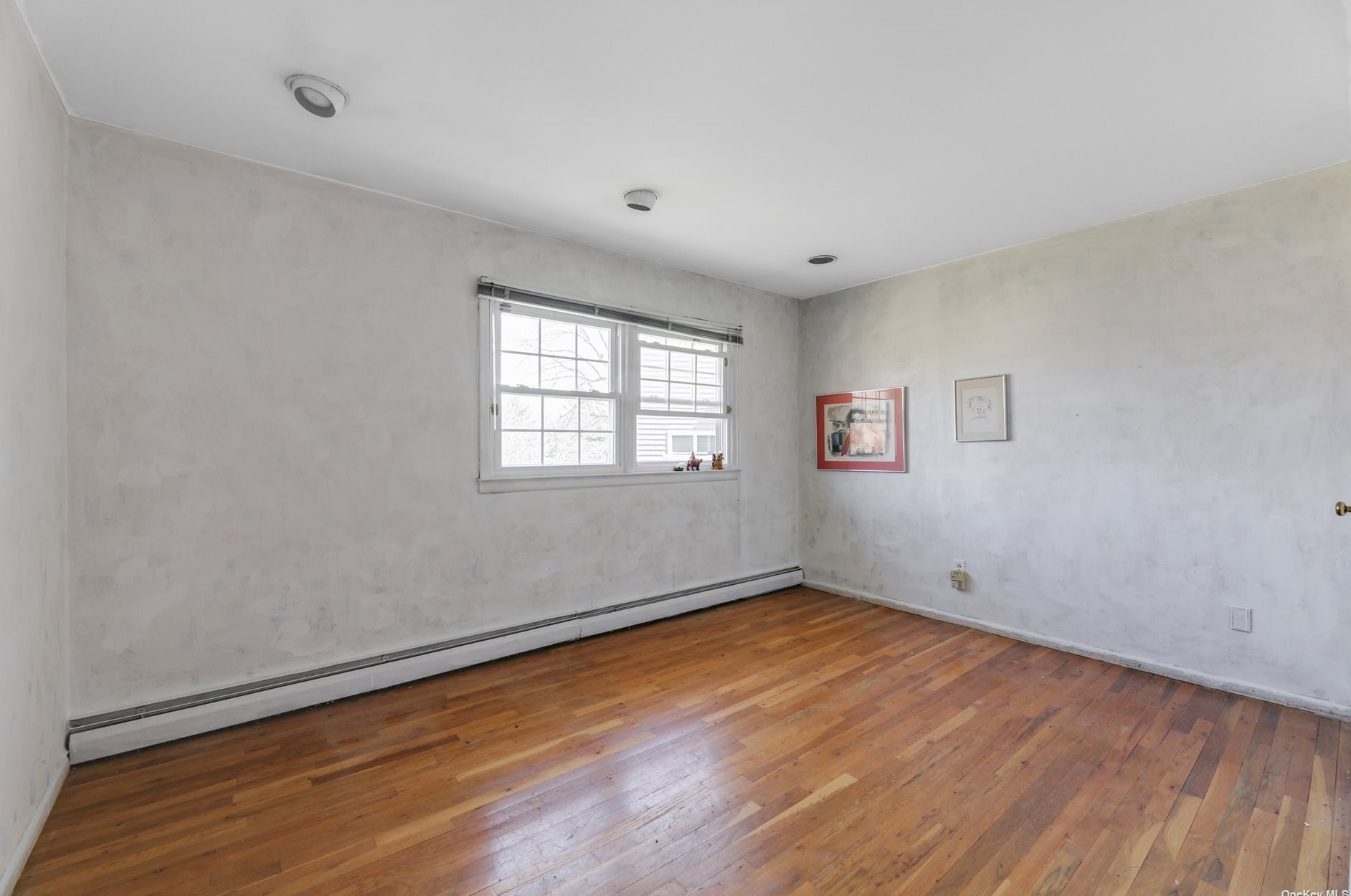 11 Sorgi Ct, Hicksville NY  11803-1822 exterior