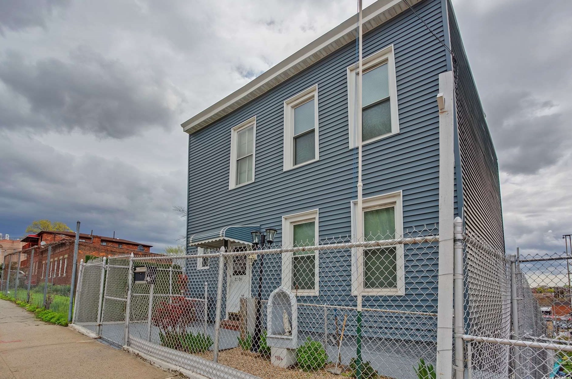 72-04 45th Ave, Flushing, NY 11377-5107