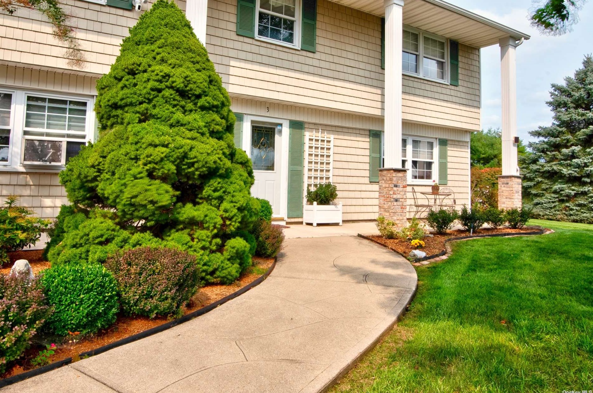 3 Xenia Ct, Mount Sinai, NY 11766